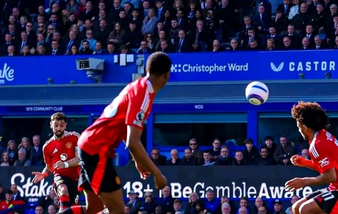 星空体育官方登录入口-曼联客场胜出，逐渐走上稳定轨道的简单介绍