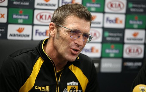 星空体育登录入口-包含雅典AEK主场胜利,提升晋级机会的词条