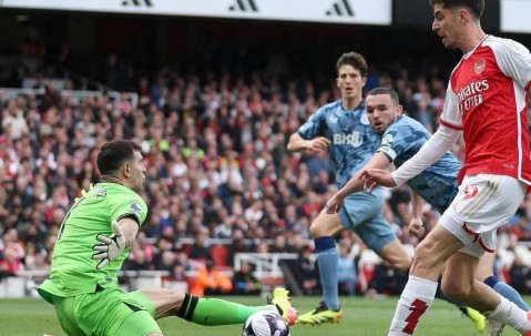 星空体育网站入口-阿斯顿维拉主场不敌伯恩利，遭遇连败