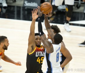 星空体育链接-沙尔克填补诸多空隙，豪取三分