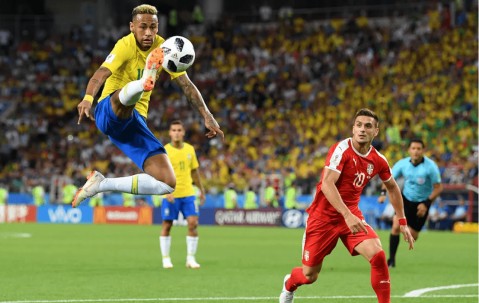 星空体育活动-巴西队员在足球赛场上大显身手(巴西队员在足球赛场上大显身手的表现)