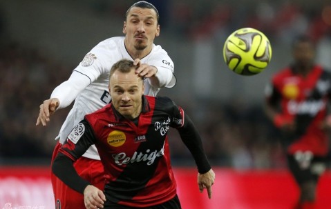 关于甘冈遭遇连败，法甲保级形势严峻的信息