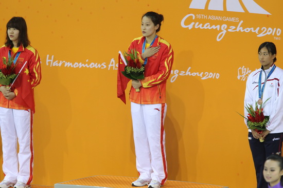 非洲女子游泳选手突破自我夺金 非洲女子游泳选手突破自我夺金