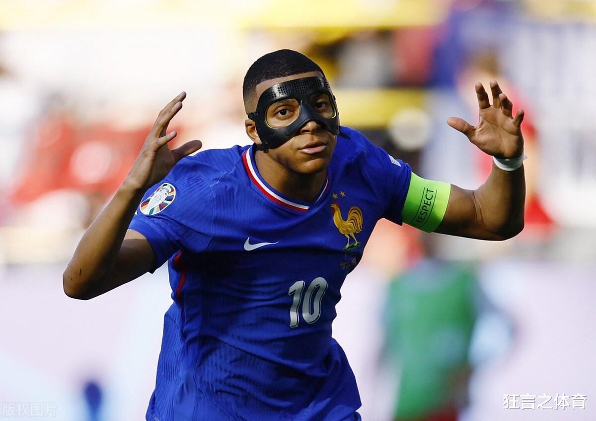 桑切斯表现飘忽不定,球迷质疑他在球队的地位 桑切斯表现飘忽不定,球迷质疑他在球队的地位