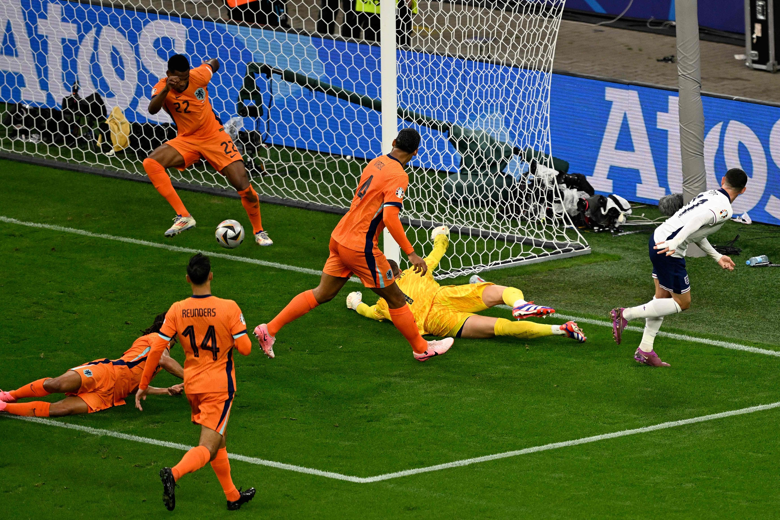 荷兰队突围成功，晋级欧洲杯