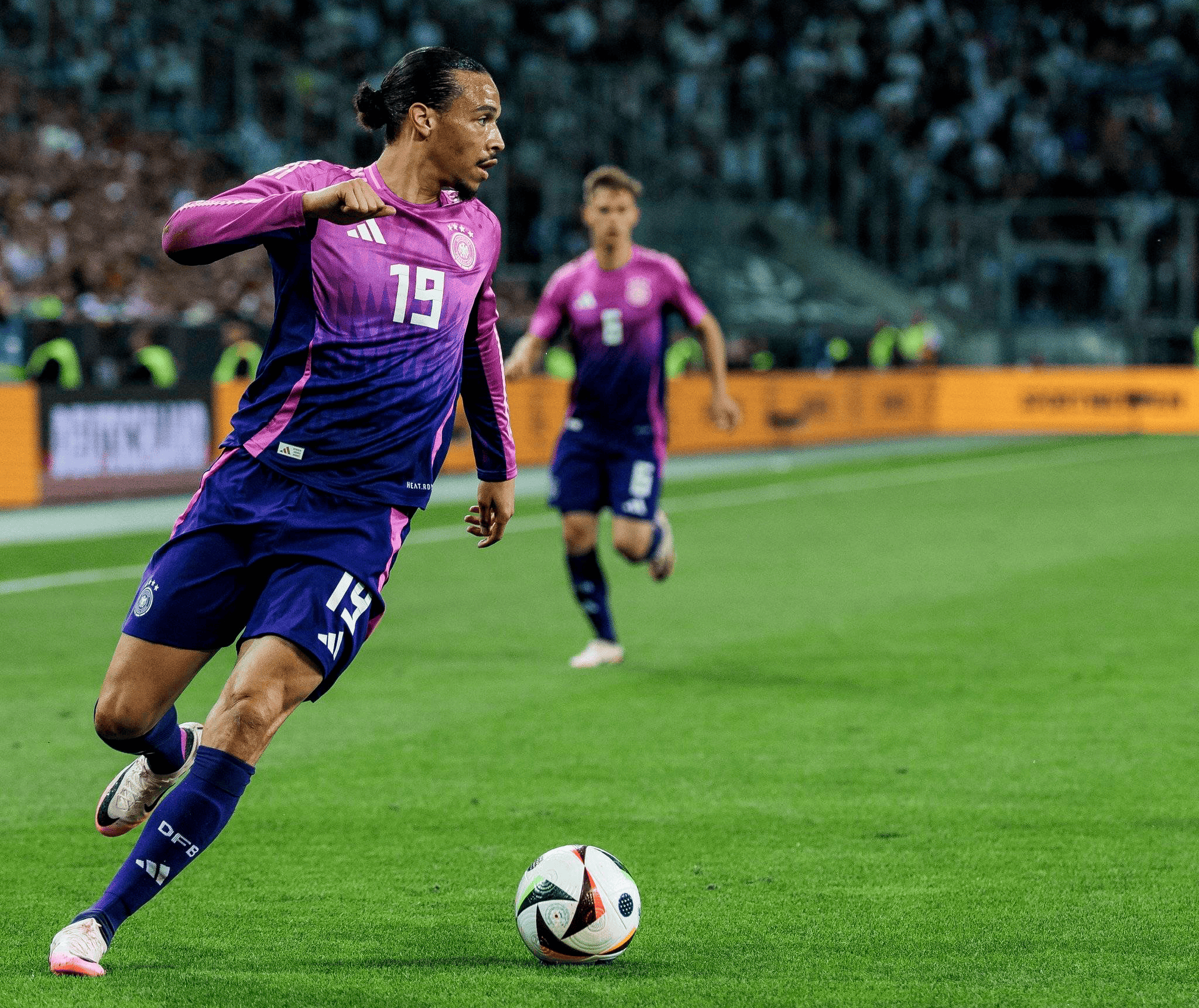 欧洲足球赛事十分激烈,球员实力精彩绝伦表现 欧洲足球赛事十分激烈,球员实力精彩绝伦表现