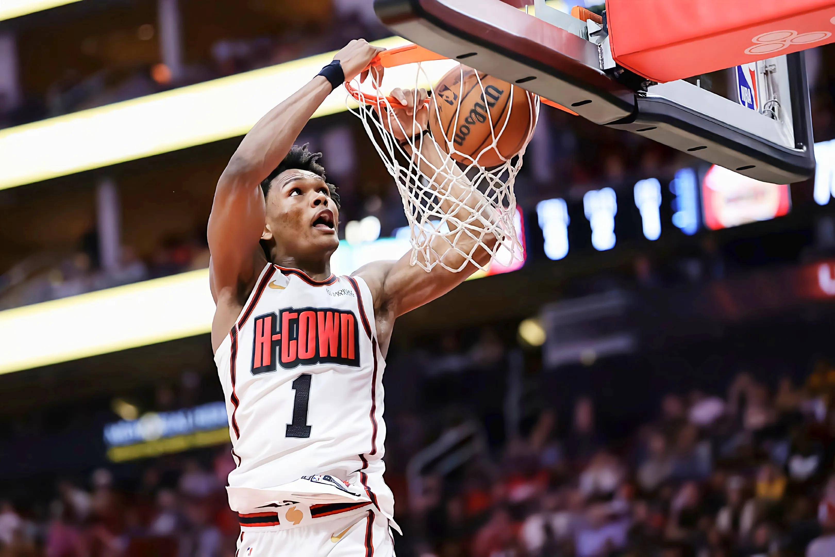 雄鹿力克猛龙将系列赛扳平 雄鹿力克猛龙将系列赛扳平