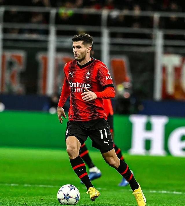 包含AC米兰前锋破门得分，帮助球队稳固领先的词条