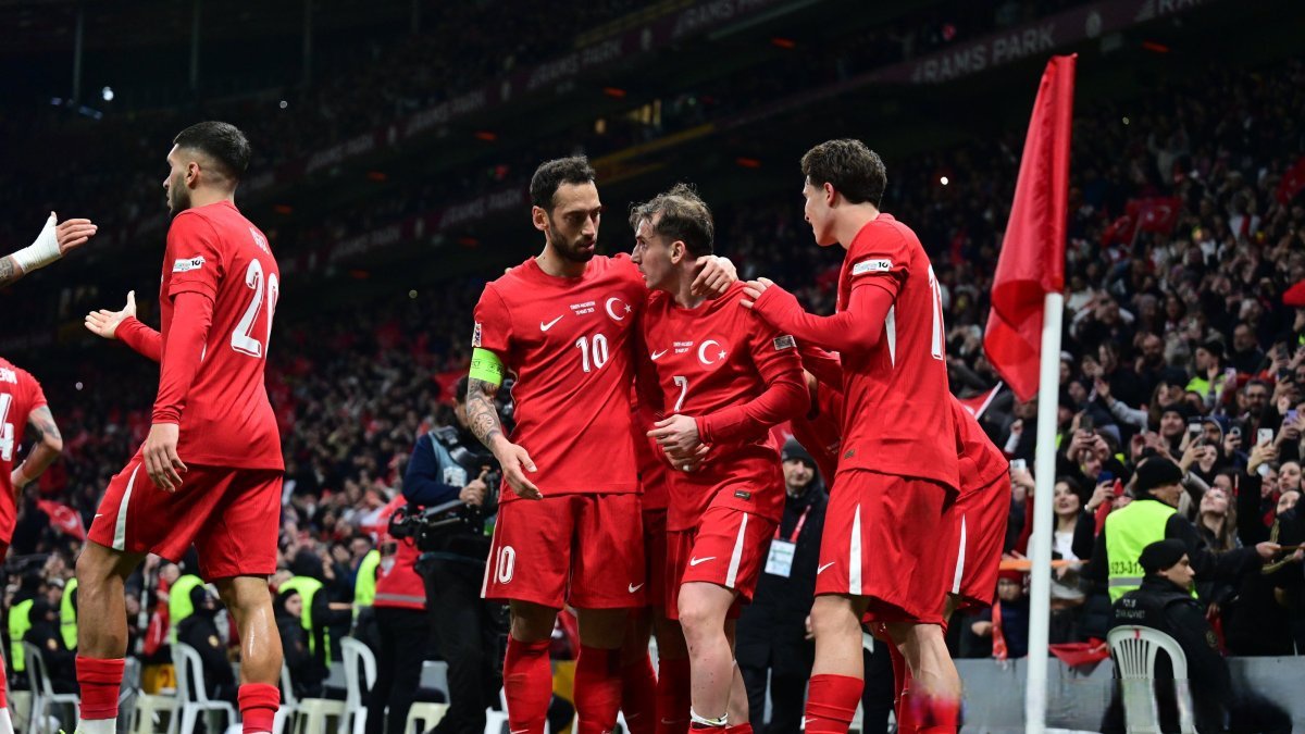 欧国联比赛惊心动魄:球迷情绪高涨 欧国联比赛惊心动魄:球迷情绪高涨