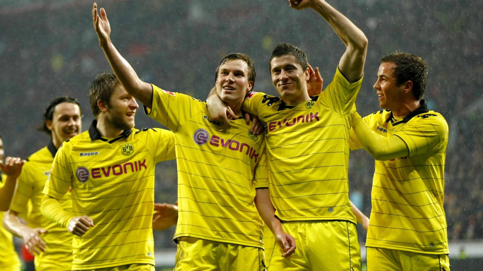 多特蒙德一线队训练热身,全员保持高集中力的简单介绍 多特蒙德一线队训练热身,全员保持高集中力的简单介绍