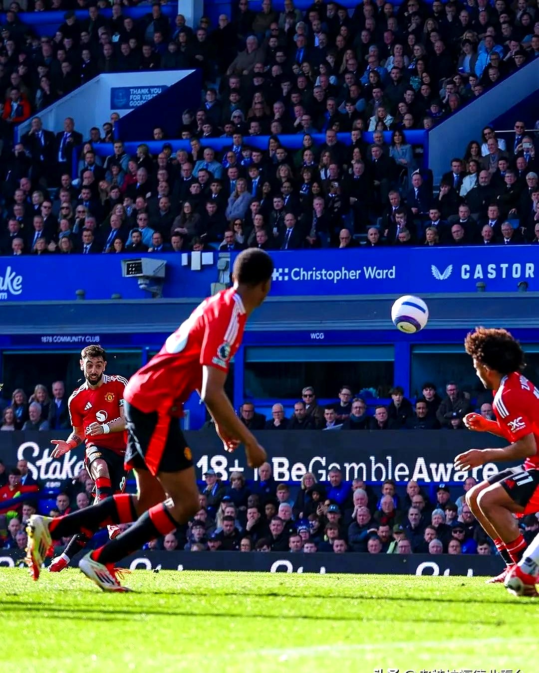 曼联客场胜出,逐渐走上稳定轨道的简单介绍 曼联客场胜出,逐渐走上稳定轨道的简单介绍